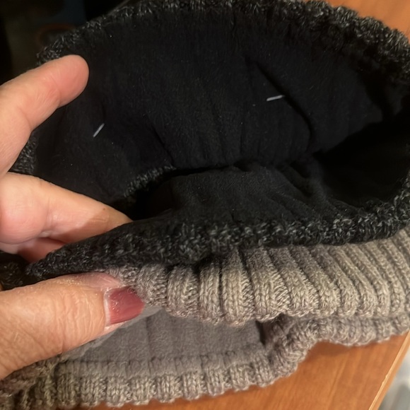 New with tag (2) BULA Unisex Merino Wool Blend
Beanie Hats - Picture 10 of 13